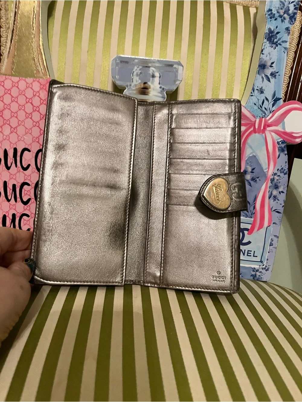 Gucci Metallic Pewter Leather Continental Wallet with Gold Heart Accent - Picture 8 of 9